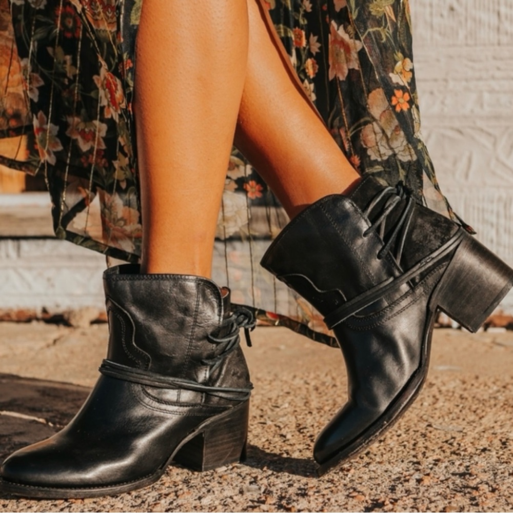 🎃Size 7.5-8 Black Freebird Casey Genuine Leather Ankle Boots